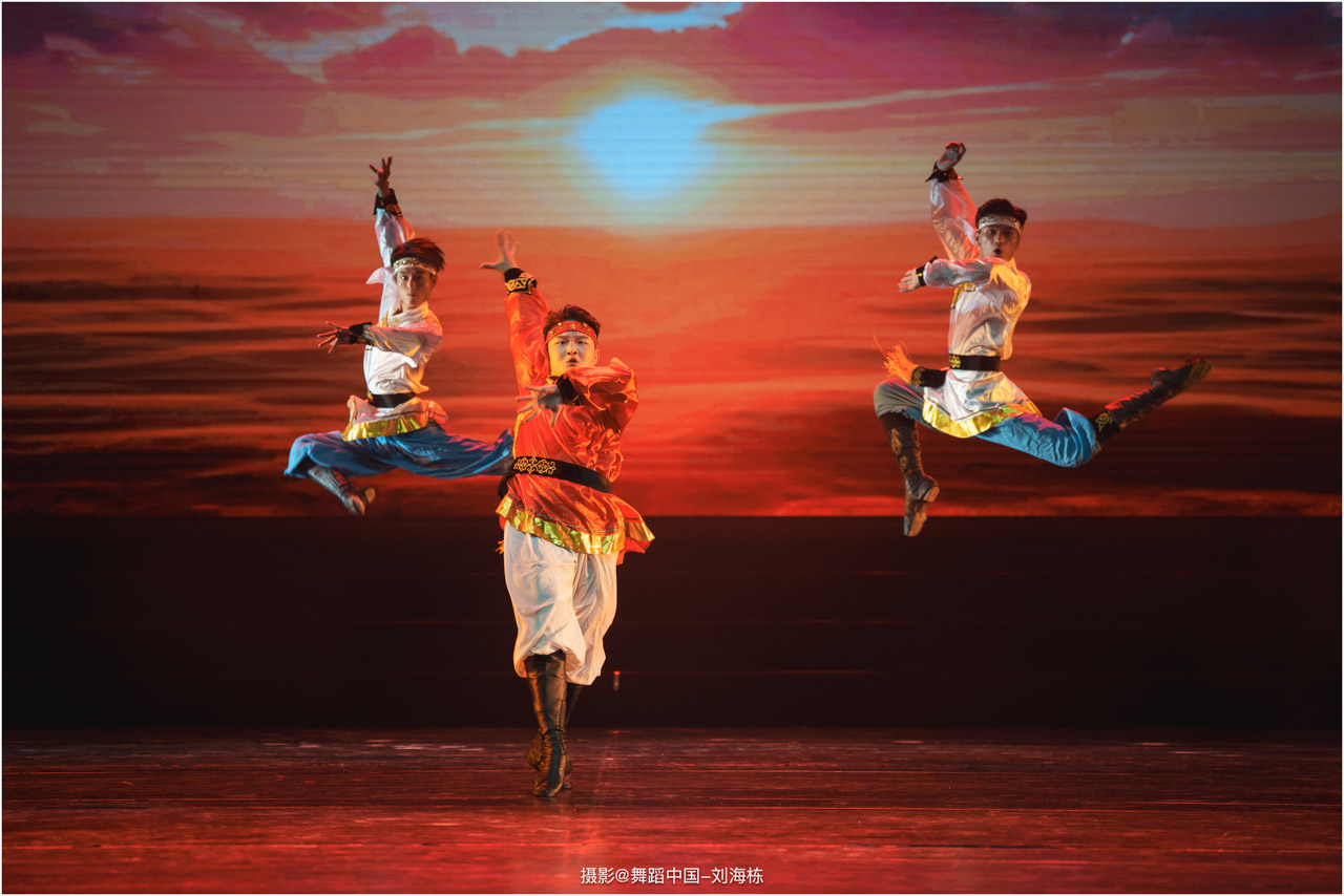 1751435559776895.jpg 076 2025.06.25 株洲市第八中学第十六届梦航艺术展演《长歌逐梦 美润芳华》摄影@舞蹈中国-刘海栋.jpg