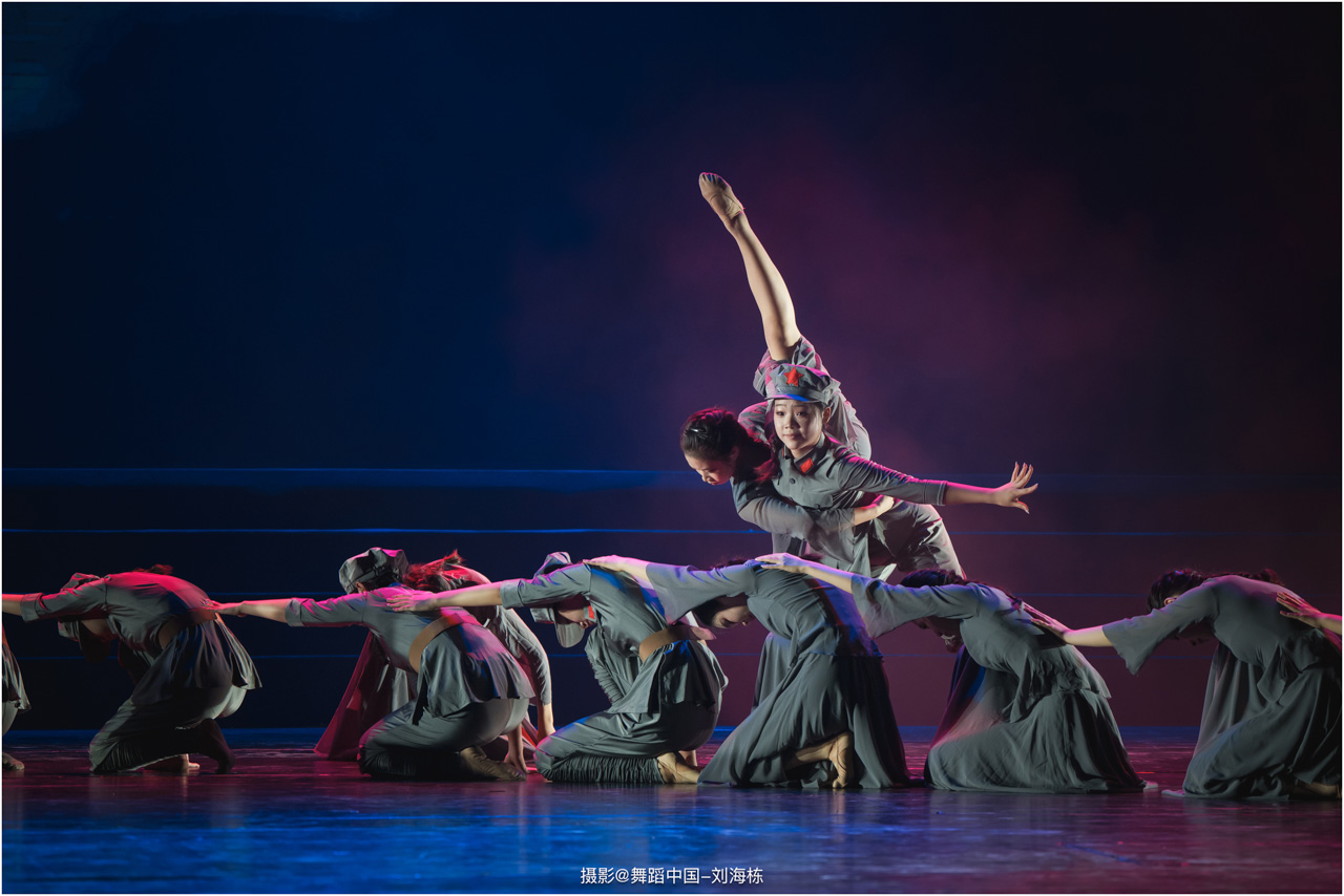 1751435585995841.jpg 087 2025.06.25 株洲市第八中学第十六届梦航艺术展演《长歌逐梦 美润芳华》摄影@舞蹈中国-刘海栋.jpg